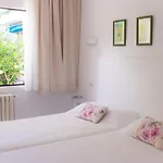 Landhaus Mit Garten, Sonnenterrasse Sowie Ueberdachter Terrasse Und Pool In Strandnaehe