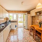 Landhaus Mit Garten, Sonnenterrasse Sowie Ueberdachter Terrasse Und Pool In Strandnaehe