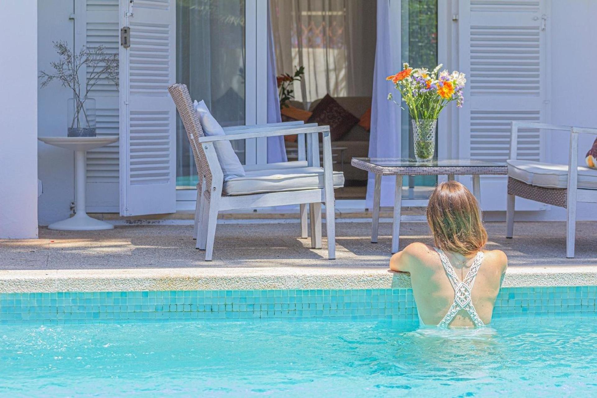 Ferienhaus Mit Garten, Sonnenterrasse Sowie Ueberdachter Terrasse Und Pool In Strandnaehe