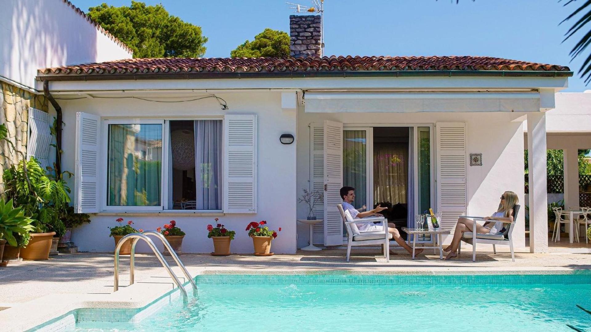 Mit Garten, Sonnenterrasse Sowie Ueberdachter Terrasse Und Pool In Strandnaehe * Cala Ratjada (Mallorca)